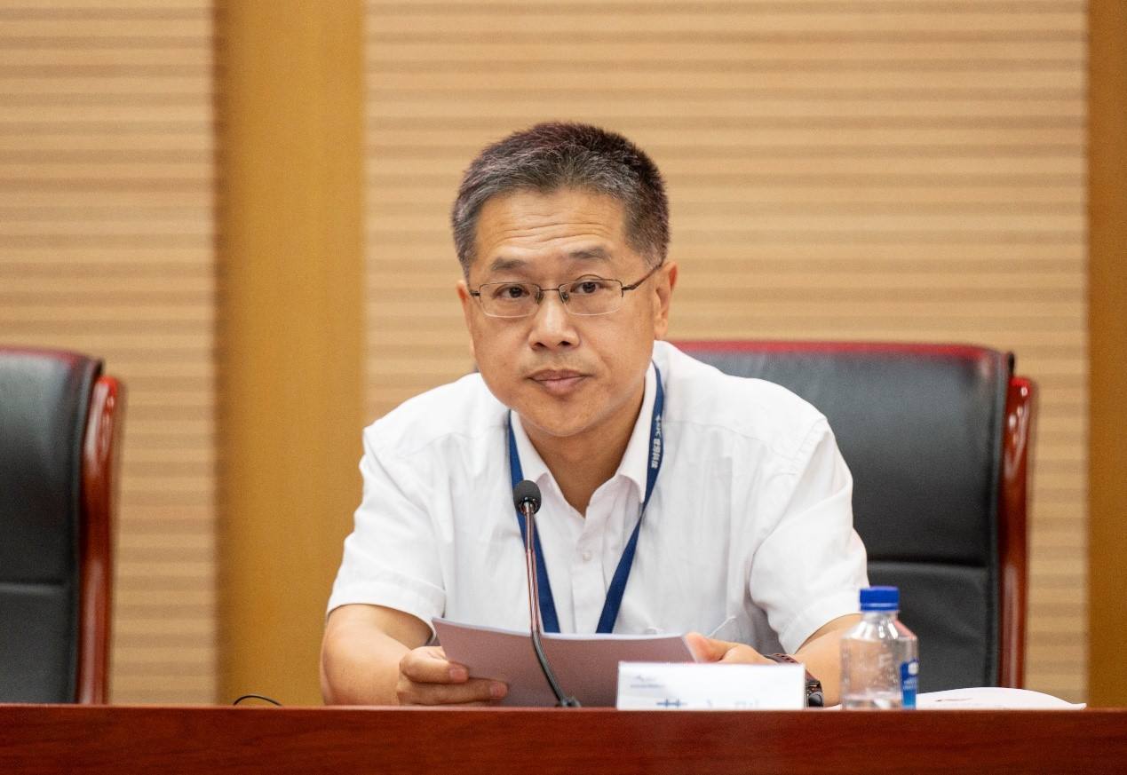 ▲黨委書記、董事長(zhǎng)黃文勝作黨委工作報(bào)告